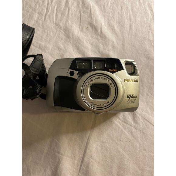 Pentax IQZoom 200 35mm Point & Shoot Film Camera w/ Case & Manual - Picture 3 of 5